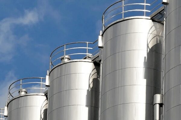 Stainless Steel Tank Fabrication in the UAE Types, Applications & Industry Standards