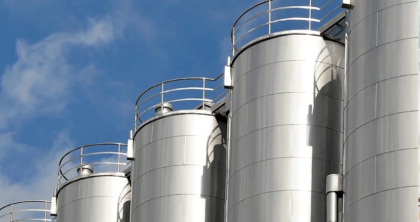 Stainless Steel Tank Fabrication in the UAE Types, Applications & Industry Standards